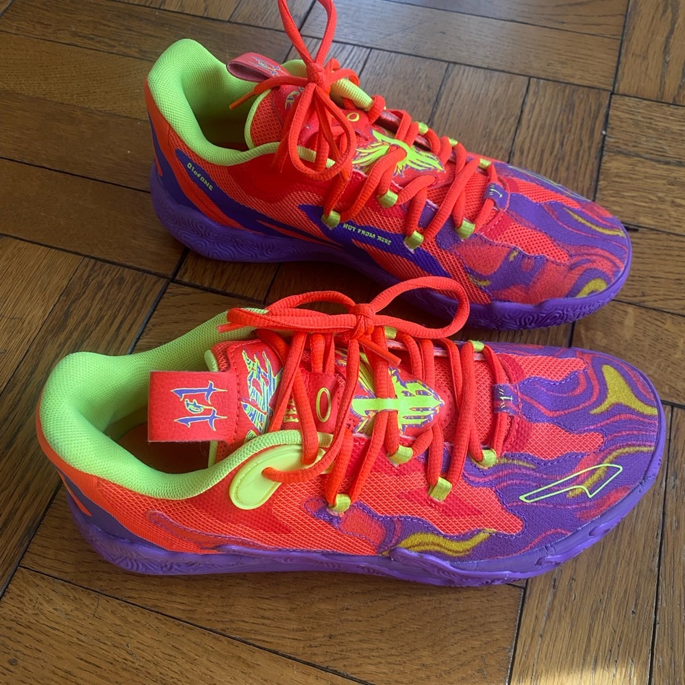 WORN ONCE!! Lamelo Ball Lo Lava Big Kids Basketball Sneakers.